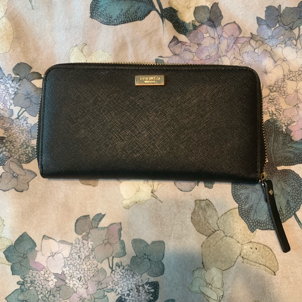 Kate Spade zip around wallet